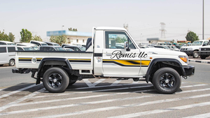 รถมือสอง Toyota Land Cruiser 79 Pickup 5 ประตู 5 ที่นั่ง SUV 8 สูบ 4.5L ดีเซล เกียร์ธรรมดา พวงมาลัยซ้าย เบาะผ้าสีเข้ม ปี 2020 จากเจ้าของคนแรก - Product Image 4