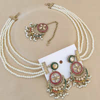 Collier ras du cou de qualité supérieure avec boucles d'oreilles en chaîne d'oreille et Maang Tikka dernier collier traditionnel indien pour les femmes vêtements de fête