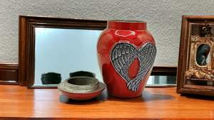 Urnes de crémation rouges pour cendres homme/femme adulte-belles urnes décoratives uniques de style 3D avec sac en velours-5 "en aluminium petit - Product Image 5