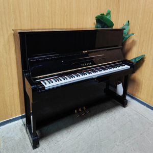 Piano Vertical Acústico Yamaha U1H de Lujo Profesional en Oferta, Usado en Buen Estado con Buenos Precios, 88 Teclas - Product Image 1