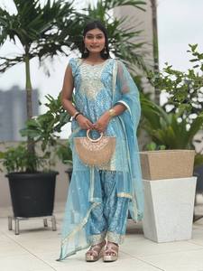 Georgette Silk Slim réversible sans plis cousu Designer prêt à l'emploi mariage d'hiver Diwali fête 3 pièces ensemble brodé - Product Image 5