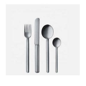 Nuevo juego de cubiertos de acero inoxidable con mango plano en forma de U de diseñador completo para mesa con cuatro piezas - Product Image 1