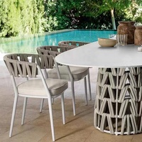 Ensemble bistrot 4 chaises, table et chaises de jardin, patio extérieur