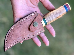 Cuchillo de Desollar Forjado con Diseño de Damasco y Patrón Trenzado, con Mango de Madera de Olivo, Cuchillo de Hoja Fija Personalizable OEM - Product Image 5