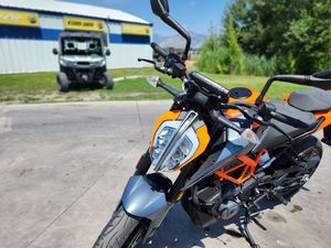 Motocicleta Todoterreno KTM-390 Duke 2024 - Product Image 4