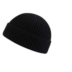 Gorro de Jacquard de invierno de alta calidad, gorro liso de precio barato al por mayor, fabricado en Pakistán con características comunes de tela - Product Image 2