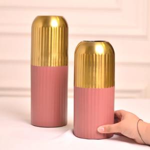 ที่ใส่ดอกโลหะทำด้วยมือสำหรับการตกแต่งภายในที่สวยงามและการจัดดอกไม้ที่สง่างาม - Product Image 1