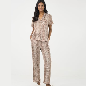 Conjunto de pijama de satén estampado para mujer Camisa de manga corta y pantalones largos Ropa de dormir suave - Product Image 5