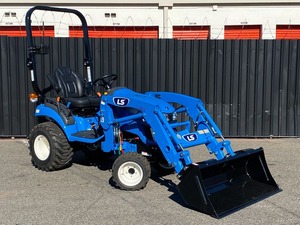 เครื่องตัดหญ้าราคาประหยัด 24.7 แรงม้า มาตรฐาน EPA LS รถแทรกเตอร์ขนาดเล็ก 4x4 พร้อมปั๊ม เครื่องยนต์ มอเตอร์ เกียร์ รถตักดินด้านหน้า/รถขุดดินด้านหลัง 12000 วัตต์ สำหรับงานเกษตรกรรมขนาดเล็ก - Product Image 3