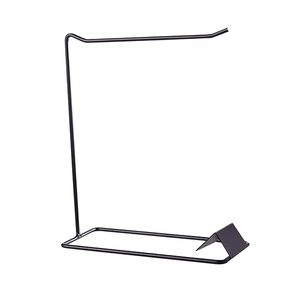 Meilleure vente de cintres en fer faits à la main avec un design vintage, parfaits pour la décoration intérieure rustique et les cadeaux pour les amateurs de mode - Product Image 4