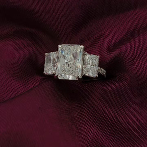 แหวนเปล่งประกายปรับแต่ง3กะรัต VVS1เพชรที่ผ่านการรับรองจาก D IGI พร้อมสายคาดสุดหรูประดับเพชรขนาดเล็กด้านข้าง - Product Image 2