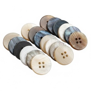 Boutons écologiques en résine à 4 trous Fabriqués en Mapka Reborn, résine de riz, nylon recyclé, PE vert de haute qualité et à bas prix - Product Image 1