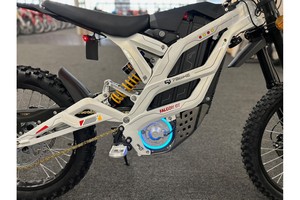 Motocicleta Eléctrica Todoterreno 79bike Falcon GT 2025, 16800W, 100km/h, Tamaño Completo, Aleación de Aluminio, Batería de Litio de 72V, Ligera, 60km de Autonomía - Product Image 3