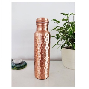 Bouteille de cuivre ayurvédique pure avec des avantages pour la santé surface faite à la main attrayante et joint étanche pour l'hydratation - Product Image 3