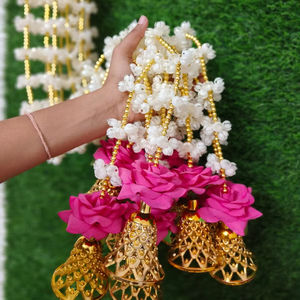 Mogra ฉากหลังดอกไม้ที่มีเสน่ห์และมาลัยดอกกุหลาบสีชมพูพร้อมกระดิ่งสำหรับงานแต่งงาน, Diwali และงานเฉลิมฉลองฉากหลัง Sangeet - Product Image 1