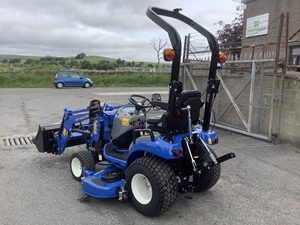 Tractor de Ruedas New Holland TD105 4WD, Tractor de Jardín con Transmisión por Engranajes Azul, Multifuncional - Product Image 1