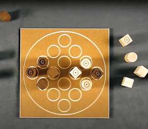 Jeu de société de stratégie Quarto en bois artisanal, classique, défi mental, divertissement familial, jeu de table d'intérieur, compétences - Product Image 2