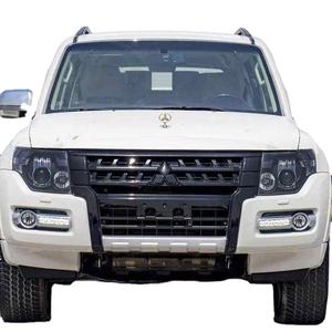 Sedán 2024 con Motor de Gasolina 4L/8L, Caja de Cambios Manual y Automática, Asientos de Cuero, Cámara Trasera, Volante a la Izquierda - Product Image 1