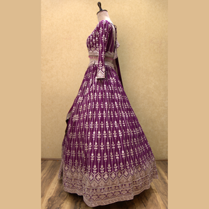 Rich Wine Lehenga en tissu Georgette avec travail Zari artisanal et finition tactile pour demoiselles d'honneur et grandes fêtes - Product Image 4