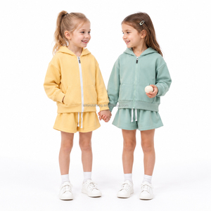 Conjunto de Sudadera con Capucha y Bolsillo Canguro para Niñas, Talla Estándar Americana, con Cierre y Pantalones Cortos, Variedad de Colores y Tallas Personalizables - Product Image 2