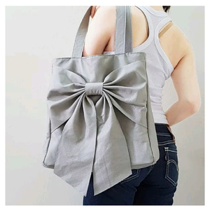 Sac fourre-tout gris avec nœud sur le devant, design à nœud surdimensionné, fabriqué en mélange de coton pour une utilisation quotidienne minimale, porté à l'épaule, pour femmes - Product Image 1