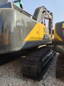 Excavatrice d'occasion Volvo EC350DL de haute qualité à vendre d'origine avec moteur central et composants de roulement - Product Image 3