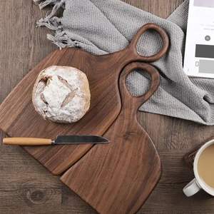 Planche à découper en bois durable pour la préparation culinaire et le style de cuisine rustique, spécial Noël - Product Image 3
