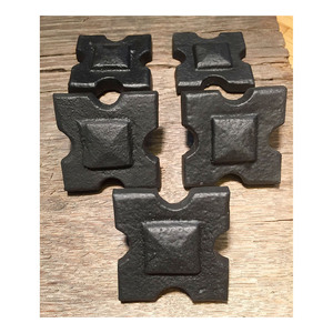 Clous en fer Design artistique pour la décoration des portes - Product Image 1