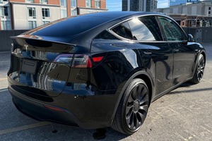 Tesla Model Y Performance 2023 Usado Premium, Doble Motor, Tracción en las Cuatro Ruedas, 303 Millas de Autonomía - Product Image 2