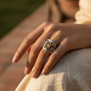 Bague en argent 925 pour femme, bijoux fins géométriques, style romantique avec placage rhodium platine, sertie d'une pierre précieuse citrine - Product Image 1