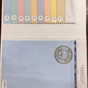 Un tissu doux en flanelle mélangeant le polyester et le coton, idéal pour les chemises douillettes et les robes décontractées - Product Image 1