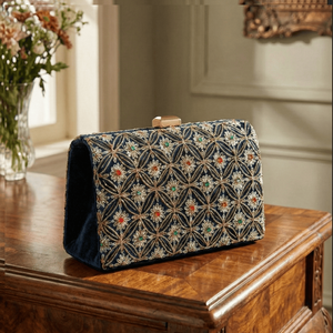 Pochette de soirée brodée Zardozi Jali Bloom avec décoration en laiton, cristaux et perles, sac à main de mariée - Product Image 4