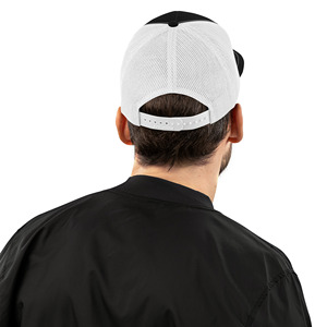 Vente en gros de casquette de camionneur tendance casquette snapback en maille respirante pour les boutiques de mode et les amateurs de plein air. - Product Image 3