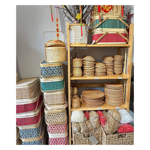 Cesta de bambú hecha a mano tradicional con colores para regalos y exhibición Tet - Product Image 2