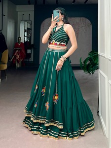 Lehenga Choli de diseñador Gamthi con trabajo de espejos y encaje Gota Patti, tela ligera, especial para Navratri, listo para usar. - Product Image 5