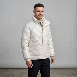 Chaqueta Acolchada Blanca Unisex con Diseño de Diamantes, Cuello Alto, Cierre de Cremallera, Cálida para Invierno, con Bolsillos Utilitarios, OEM, ODM, Venta al Por Mayor - Product Image 3