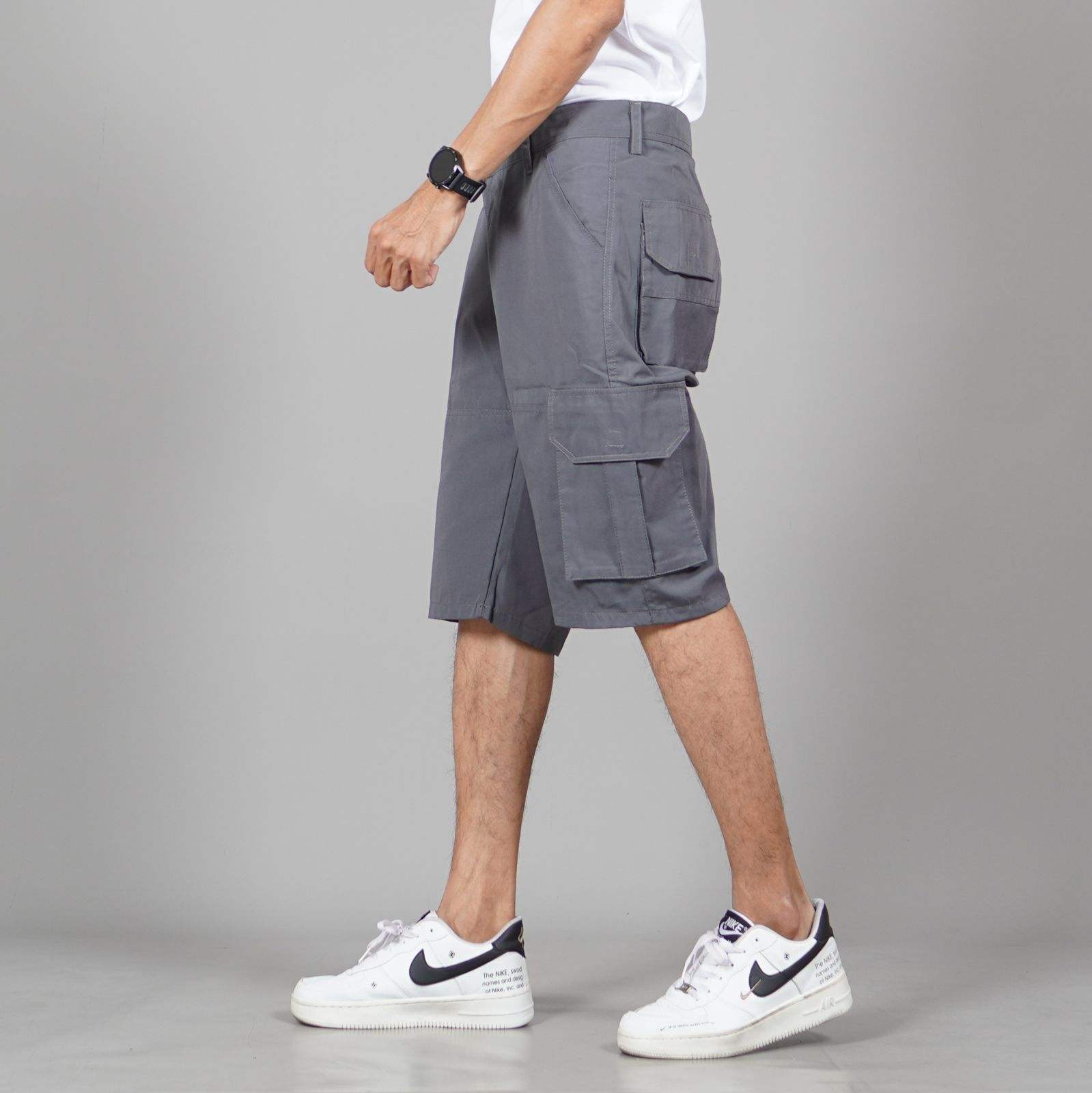 สีเทาเข้ม