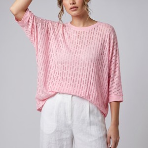 T-shirt ampia con maniche a 3/4, design traforato e dettagli strappati - Product Image 3