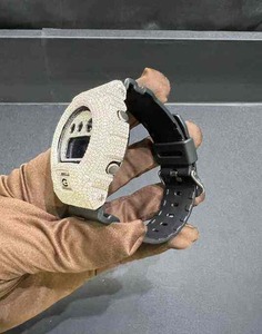 นาฬิกาควอตซ์แฟชั่นผู้ชาย ขอบหน้าปัดประดับมอสซาไนต์ ดีไซน์ฮิปฮอป ตัวเรือนโลหะ ระบบอิเล็กทรอนิกส์ นาฬิกาหรูคุณภาพสูง พรีเมียม - Product Image 2