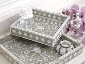 Plateau de service en nacre fait à la main avec surface lisse idéal pour la présentation de la table à manger et la décoration intérieure - Product Image 4