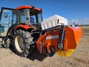 SAYGINLAR Équipement de nettoyage routier monté sur tracteur, système de pompe à eau avec réservoir de désinfection, capacité de 230 cm, balais en plastique, balai latéral - Product Image 5