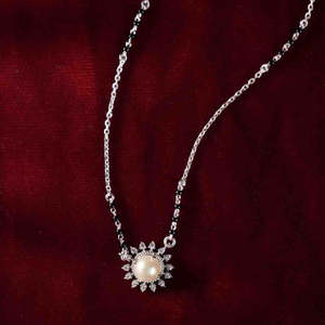 Compre un collar Mangalsutra de plata pura con diamantes y perlas, chapado en oro, con cuentas étnicas religiosas, un regalo de boda para su esposa. - Product Image 2