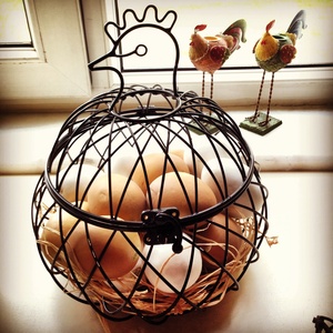 ชั้นวางไข่ตกแต่งด้วยชั้นวางไข่ที่ทำจากเหล็กพร้อมดีไซน์แบบเกลียวเพื่อการจัดเก็บไข่ที่เรียบเนียนและเรียบง่าย - Product Image 4