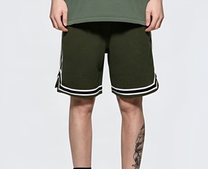 Short de survêtement en polaire uni pour hommes Short de survêtement essentiel à la mode pour hommes avec taille élastique - Product Image 4