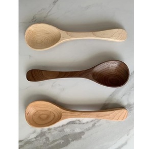 ช้อนไม้แนวรัสติกทำด้วยมือด้ามยาวอุปกรณ์ที่มีน้ำหนักเบาเครื่องครัวเสร็จทนทานเหมาะสำหรับการกวนซอสและซุป - Product Image 4