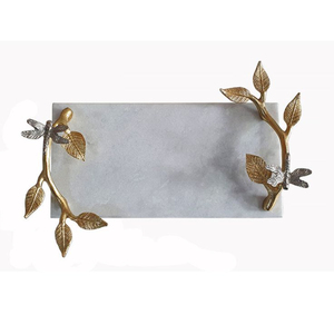 Elégant plateau de service en marbre blanc avec poignées en émail de fleurs sauvages dorées Décoration intérieure décorative de luxe pour les mariages Prix d'usine - Product Image 2