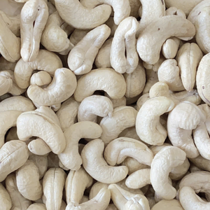 Fournisseur fiable de noix de cajou WW180, WW240, WW320, LP Noix de cajou brutes Prix des noix de cajou au Vietnam de Santigo Vietnam - Product Image 1