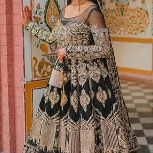 Belle broderie lourde sur robe de mariée anarkali & lehenga avec perles de verre en cristal embellies, travail dabka pour mariage @ 2024 - Product Image 1