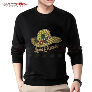 Sudadera de invierno con diamantes de imitación para hombre con estilo con estampado de letras brillantes tela polar diseño transpirable y detalle de bolsillo - Product Image 1