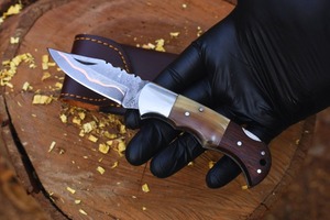 Cuchillo plegable de acero de Damasco con hoja rellena de cobre, mango de hueso y madera, cuchillo de bolsillo hecho a mano para coleccionistas y minoristas - Product Image 4